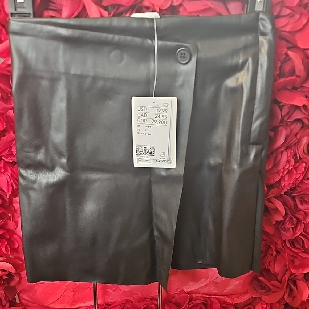 H & M NWT Girls Black Faux Leather Skirt Size 8